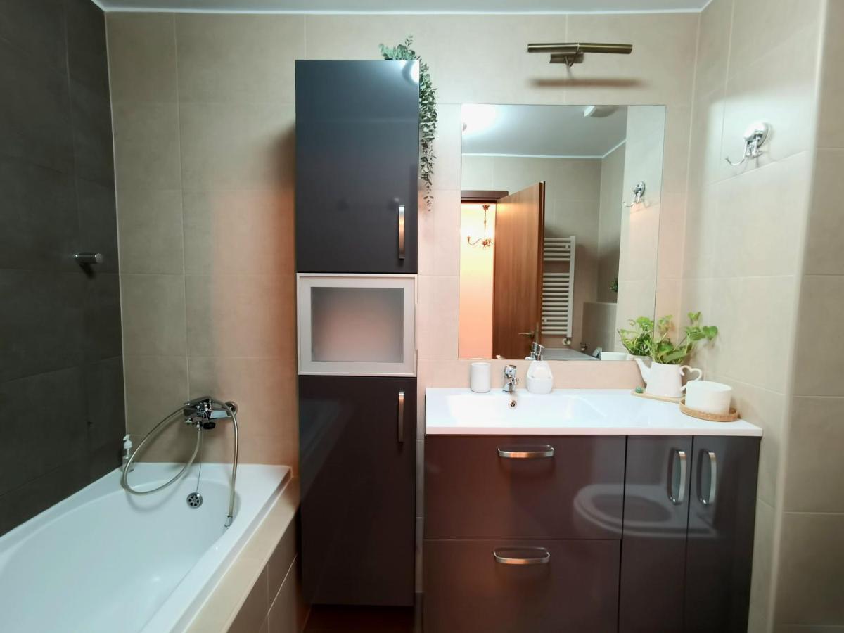 Cosy Boutique 61 Sqm Apartment - Private Parking - Ten Blocks Residence Bucharest Exterior photo