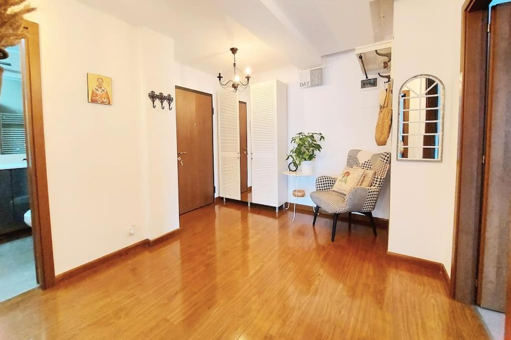 Cosy Boutique 61 Sqm Apartment - Private Parking - Ten Blocks Residence Bucharest Exterior photo