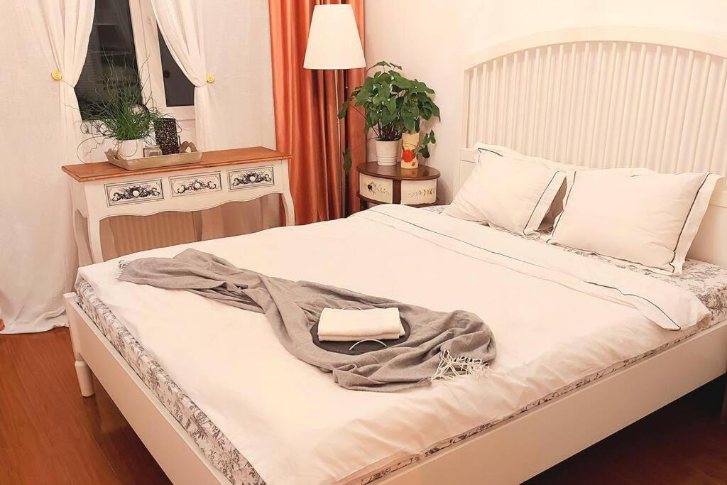 Cosy Boutique 61 Sqm Apartment - Private Parking - Ten Blocks Residence Bucharest Exterior photo
