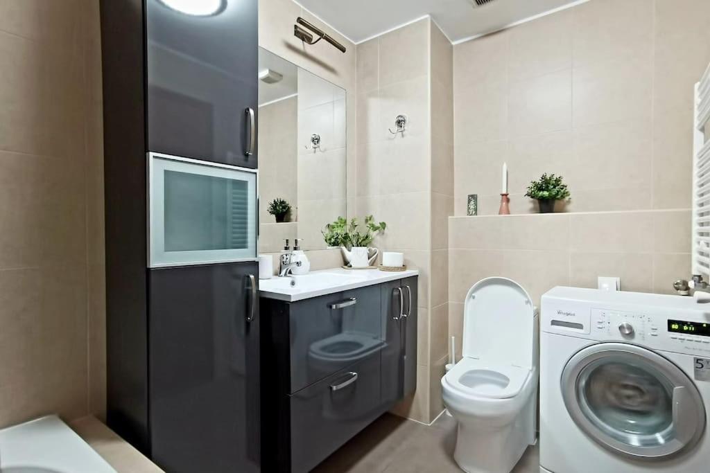 Cosy Boutique 61 Sqm Apartment - Private Parking - Ten Blocks Residence Bucharest Exterior photo