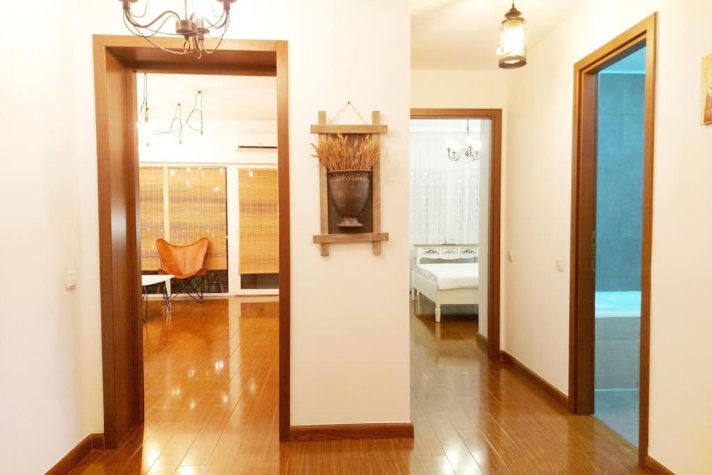 Cosy Boutique 61 Sqm Apartment - Private Parking - Ten Blocks Residence Bucharest Exterior photo
